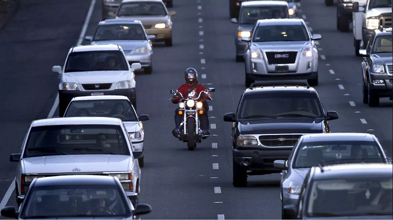 Which is More Advantageous in Urban Transportation: Car-Motorcycle