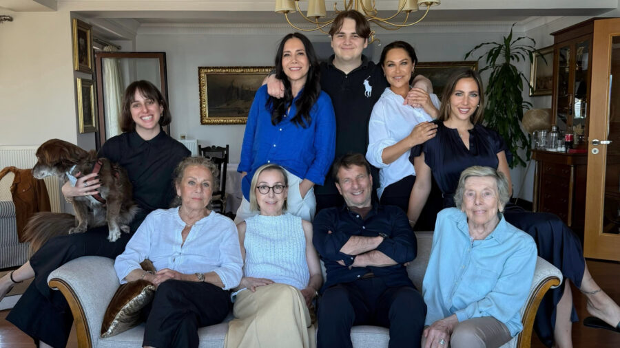 Kaya Çilingiroğlu met with his ex-wives Hülya Avşar and Feraye Tanyolaç during the holiday!