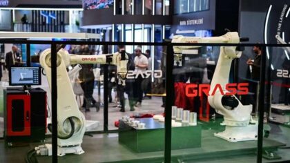 AA-20260507-41317134-41317129-YERLI_ENDUSTRIYEL_ROBOTLAR_SR40_VE_SR80_SAHA_2026DA_SERGILENIYOR-scaled-aspect-ratio-1280-720