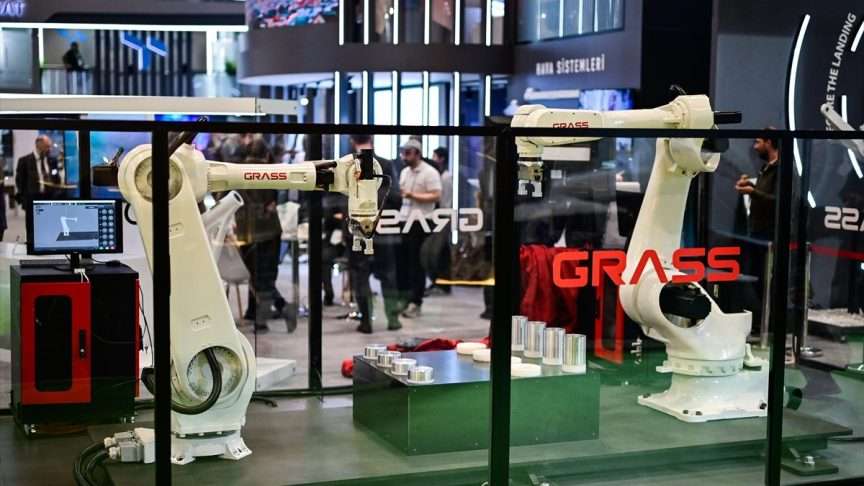 AA-20260507-41317134-41317129-YERLI_ENDUSTRIYEL_ROBOTLAR_SR40_VE_SR80_SAHA_2026DA_SERGILENIYOR-scaled-aspect-ratio-1280-720
