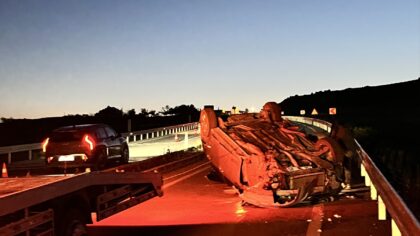 Aksaray’da refüje çarpan otomobildeki 7 kişi yaralandı