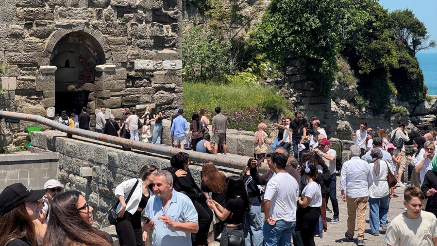 – Amasra Kültür ve Turizm Derneği Başkanı Melih Saylam: – “6 bin nüfuslu Amasra’da günübirlik ziyaretçi sayısı bayram tati