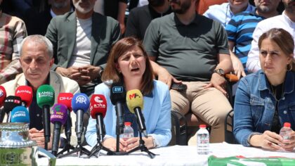 – Kulüp Başkanı Nahit Eren: – “Öncelikle istişare kurulumuzun kentteki bütün paydaşlarımızdan yürüttüğü görüşmeler sonucun