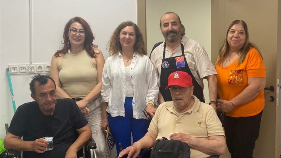 – Uluslararası Tüm Engelliler, Yaşlılar ve Kimsesizler Federasyonu Başkanı Güldane Kaya Kaçar: – “Büyüklerimizle bir araya