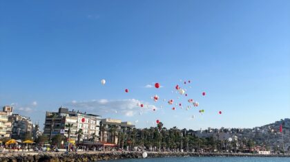 Aydın’da lösemiyi yenen genç doktor için gökyüzüne balon bırakıldı