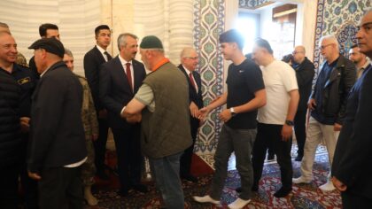 Bakan Güler, bayram namazını Selimiye Camisi’nde kıldı