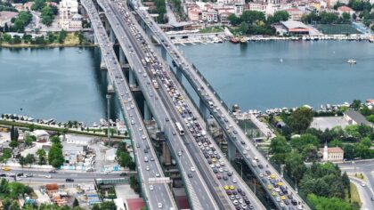 – Anadolu Otoyolu ve Kuzey Marmara Otoyolu’nun İstanbul’a varış yönünde araç yoğunluğu yaşandı – TEM Otoyolu Çamlıca Gişel