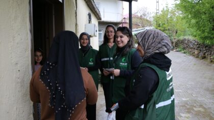 – Bağımlılığın önlenmesi amacıyla ev ziyaretleri yapan ekipler, sigara, uyuşturucu, alkol, kumar ve teknoloji bağımlılığı