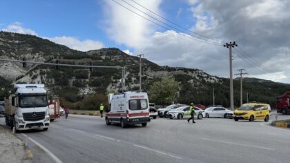 Burdur’da zincirleme trafik kazasında 5 kişi yaralandı
