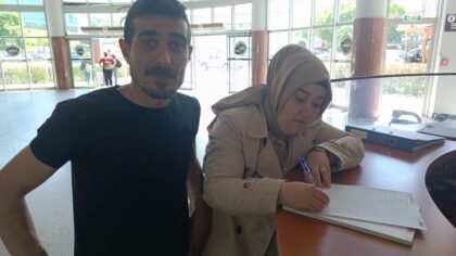 Bursa’da terminalde unutulan altın dolu çanta sahiplerine ulaştırıldı