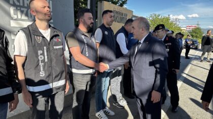 – “İnşallah bu bayram aynı zamanda başta Gazze olmak üzere Doğu Türkistan’dan Afrika içlerine kadar pek çok coğrafyada iht
