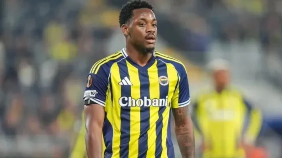 Fenerbahçe'nin Eski Futbolcusu Galatasaray'a Gelmek İstiyor: 2 Günlük İstanbul Ziyareti Dikkat Çekti!