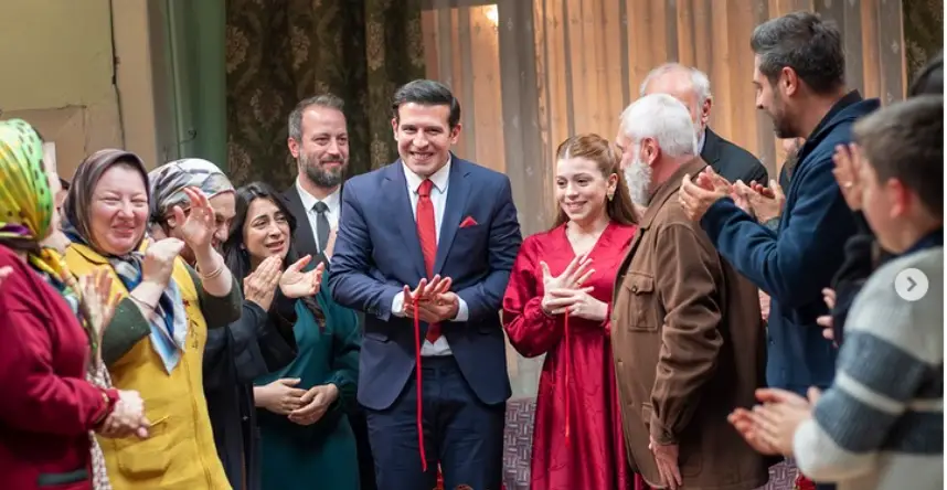 Who is Elif Sevinç? Where is the Gönül Dağı, Cemetery and Glass Sehpa Actress from and how old is she?