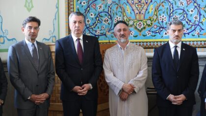 Gürcistan Cumhurbaşkanı Kavelaşvili, Tiflis Cuma Camisi’nde Müslümanların Kurban Bayramı’nı kutladı