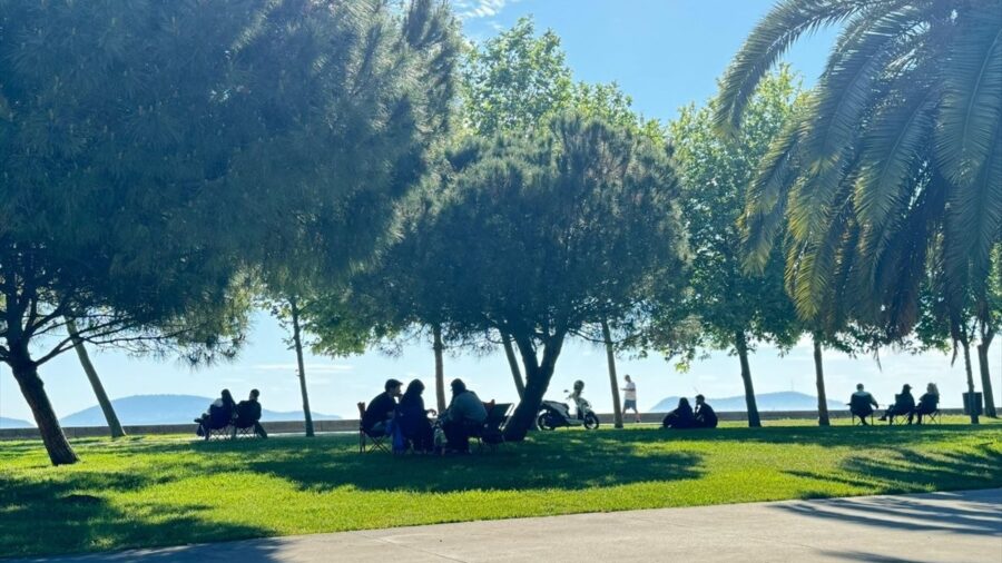 İstanbul’da bayramın ilk gününde vatandaşlar sahillerde ve millet bahçelerinde vakit geçirdi