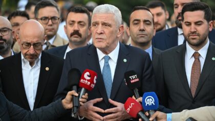 – “Ben insanlara bu bayramda huzur, bereket, mutluluk, demokrasi, adalet, hukukun yanında aynı zamanda bir de güzel ahlak