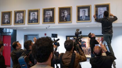 Kılıçdaroğlu ve Özel’in fotoğrafları CHP Genel Merkezi’ne yeniden asıldı