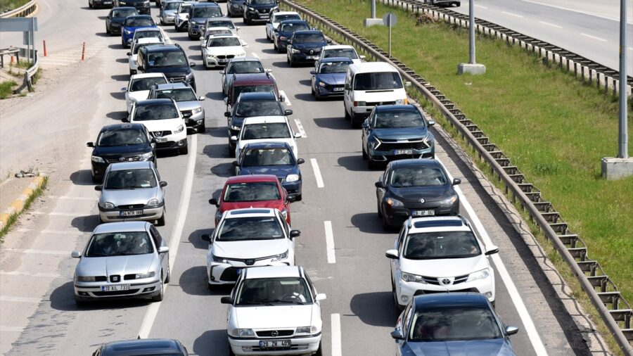 “Kilit kavşak” Kırıkkale’de bayram tatili dönüşü hareketliliği devam ediyor