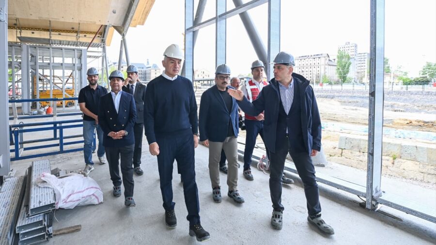 – “Haydarpaşa’da sadece ulaşım aksı özelliği korunmuyor, aynı zamanda şehrin kültür, sanat ve yaşam noktası haline de geti