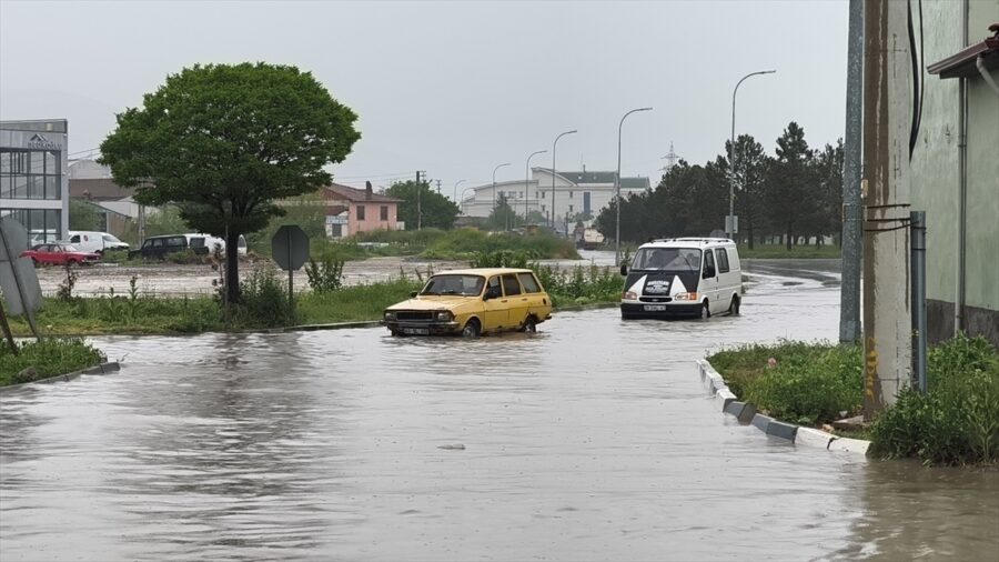Kütahya’da dolu ve sağanak etkili oldu