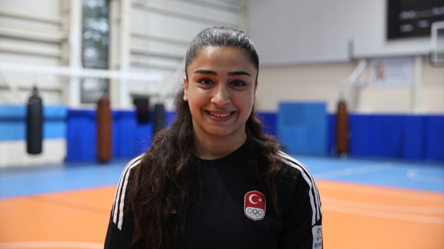 – Milli boksör Eda Nur Kılıçcı: – “Buse Naz Çakıroğlu, Busenaz Sürmeneli ve diğer ablalarımız var. Onlar bize öncülük etti