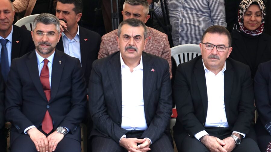 – “Dünyanın neresine gidersek gidelim, bize ‘iyi ki sizin başınızda Recep Tayyip Erdoğan var. O bir dünya lideri ve siz bu