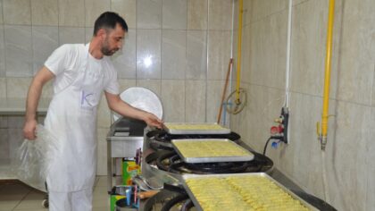 Muş’ta tatlı imalathanelerinde bayram mesaisi sürüyor