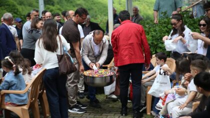Ordu’da arife gününde çocuklara şeker dağıtma geleneği sürdürüldü