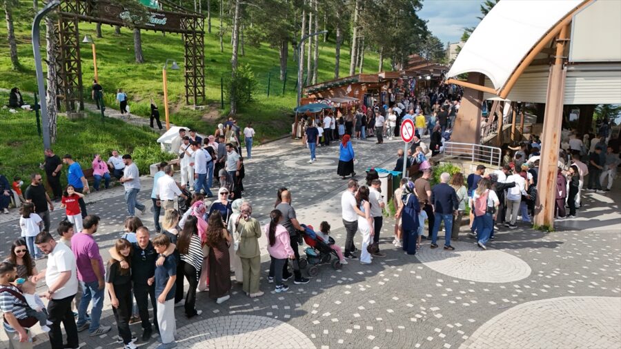 Ordu’yu kuş bakışı izleme imkanı sunan Boztepe’de bayram hareketliliği yaşanıyor