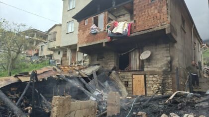 Rize’de iki ev çıkan yangında hasar gördü