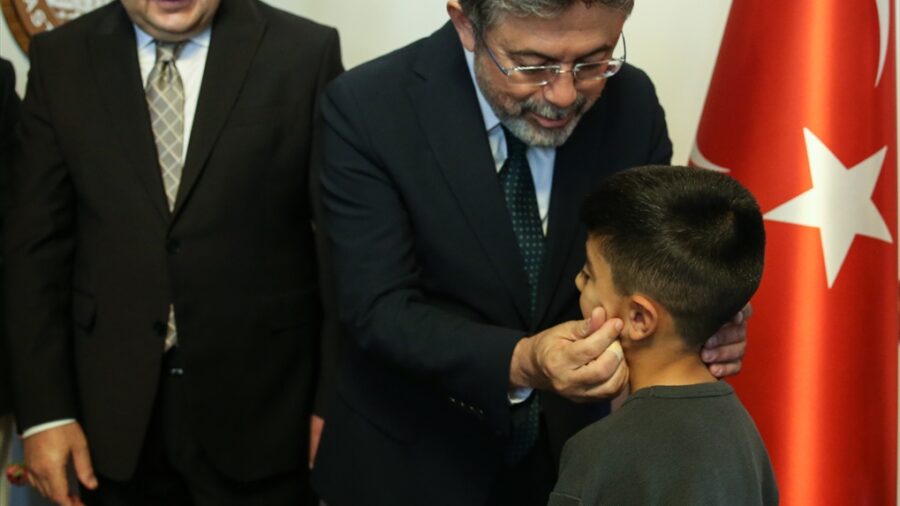 – “Biz öyle bir milletiz ki en kötü zamanımızda da en güzel zamanımızda da bir araya gelip kucaklaşıyoruz”