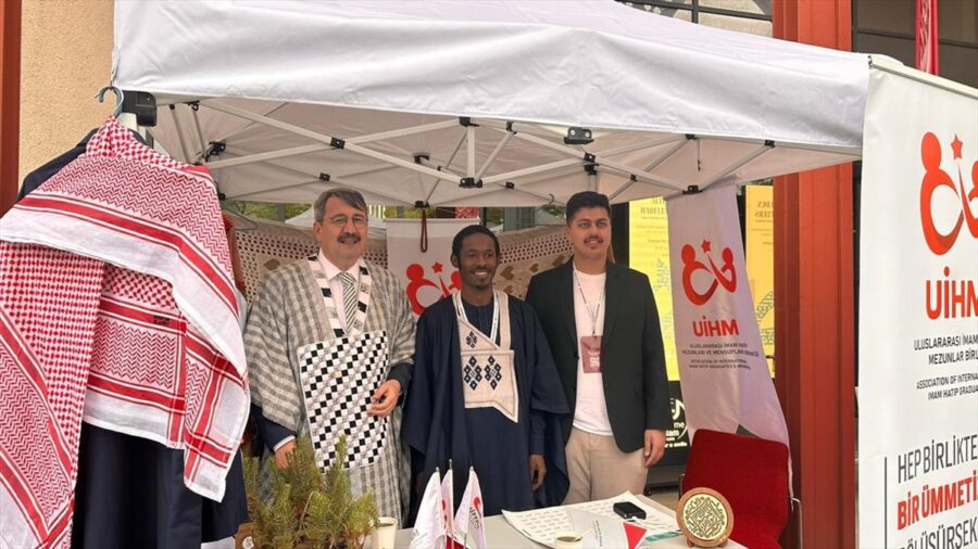 Uluslararası İmam Hatip mezunları, “Ümmetin Ağacı” projesi kapsamında 50 ülkede fidan dikti