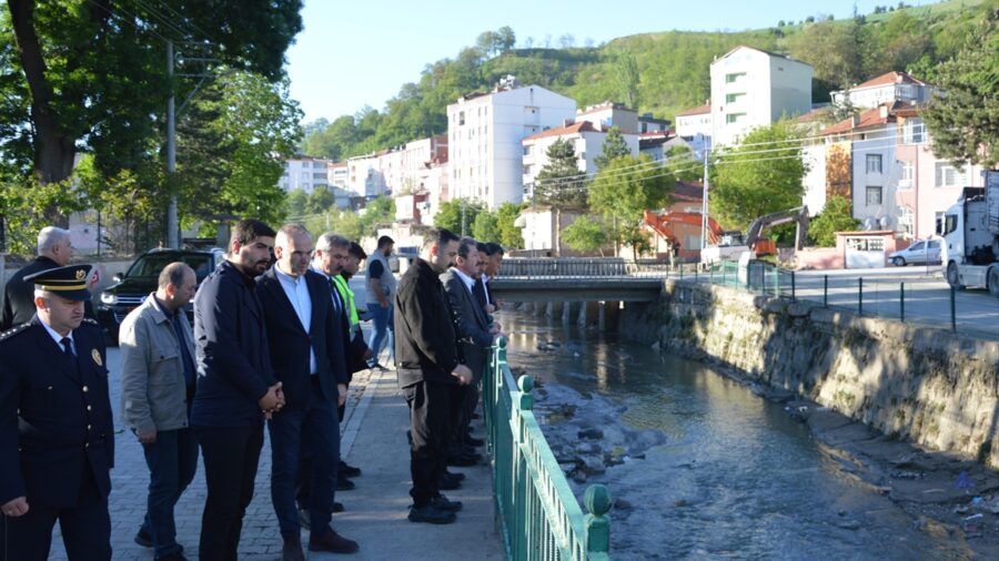 Vali Tavlı ve Büyükşehir Belediye Başkanı Doğan, selden etkilenen Havza’da vatandaşlarla bayramlaştı