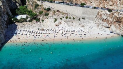 Antalya’daki Kaputaş Plajı’nda “Dumansız Sahil” uygulaması başladı