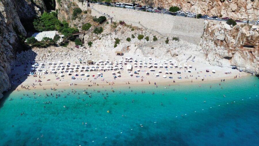 Antalya’daki Kaputaş Plajı’nda “Dumansız Sahil” uygulaması başladı
