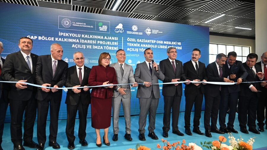 – “Güçlenen sanayi altyapısıyla, nitelikli üretim kapasitesiyle ve teknoloji odaklı atılımlarıyla küresel değer zincirleri