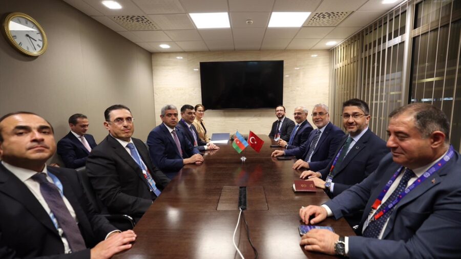 Bakan Işıkhan, Azerbaycan Çalışma ve Halkın Sosyal Koruması Bakanı Aliyev ile görüştü