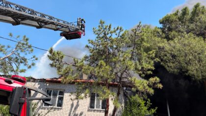 Denizli’de kauçuk fabrikasında çıkan yangına müdahale ediliyor