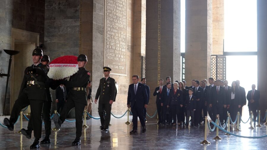 Galatasaray Kulübünden Anıtkabir’e ziyaret