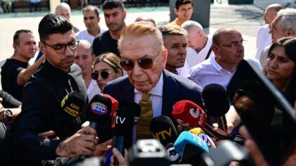 Muğla’da tedavi gördüğü hastanede hayatını kaybeden gazeteci Reha Muhtar, Beşiktaş’taki Barbaros Hayrettin Paşa Camisi’nde