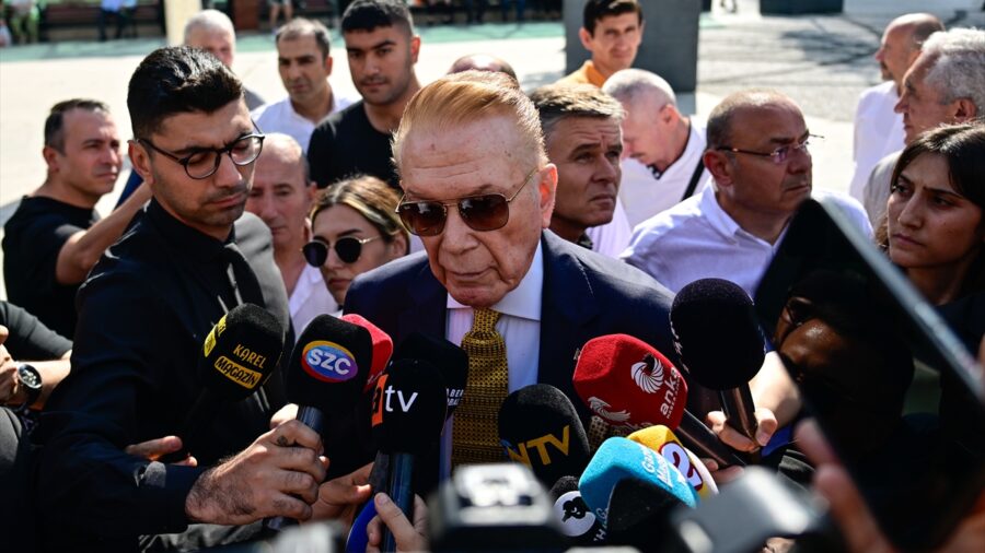 Muğla’da tedavi gördüğü hastanede hayatını kaybeden gazeteci Reha Muhtar, Beşiktaş’taki Barbaros Hayrettin Paşa Camisi’nde