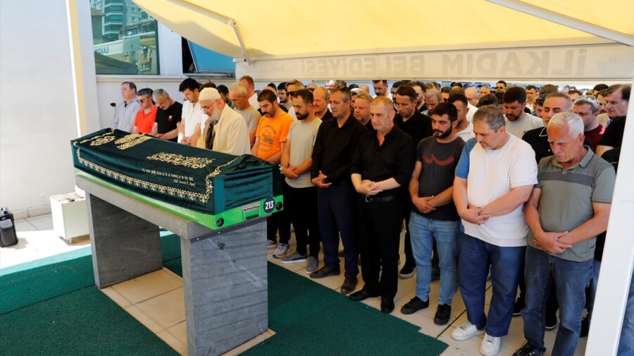 İŞÇİLERDEN BİRİNİN CENAZESİNİN DEFNEDİLMESİ EKLENDİ