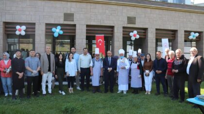 Huzurevi sakinleri yemek yarışmasında hünerlerini sergiledi