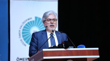 – “Kökleriyle bağlarını sağlam kurmuş, çağın imkanlarının farkında olan ve bunları etkili bir şekilde kullanabilen, çağın