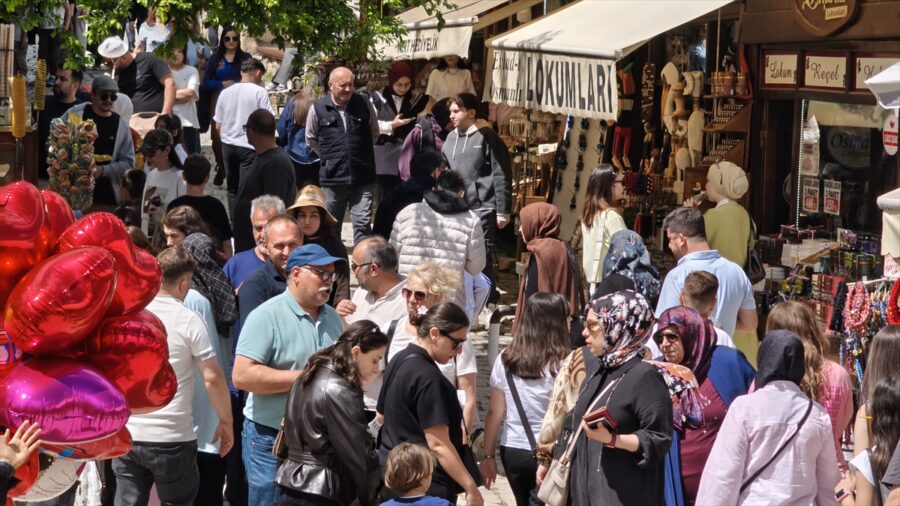 – Safranbolu Turizm İşletmecileri Derneği Başkanı Şebnem Urgancıoğlu: – “Kristal Cam Teras, İncekaya Su Kemeri, Mencilis M