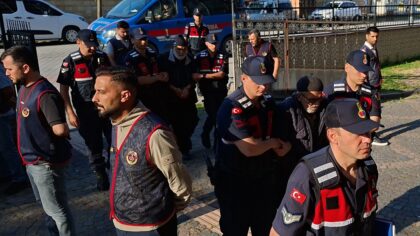 Samsun’da 20 yıl önceki kadın cinayetiyle ilgili gözaltına alınan 3 zanlı adliyede