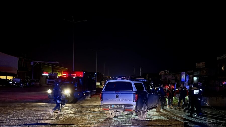 – Bölgede önlem alan ve kimyasal sızıntıdan hafif şekilde etkilenen 6 polis, kaldırıldıkları hastanede yapılan müdahalenin