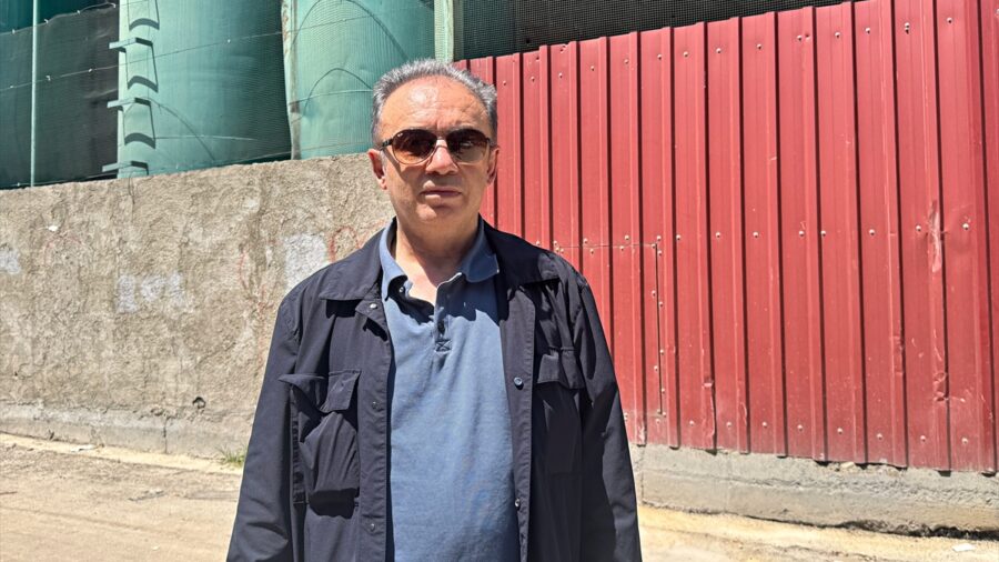 – Geri dönüşüm tesisinin sahibi Ömer Kargın: – “İçeride yaklaşık 80-100 ton tiner bazlı hem ürün var hem de atık var, Alla