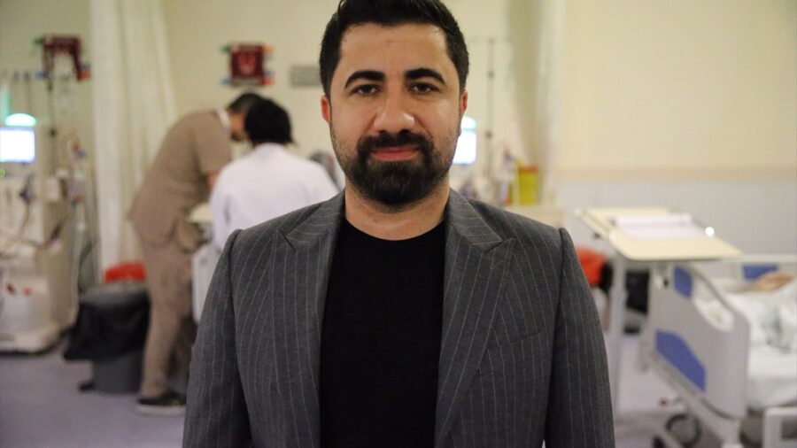 – Diyarbakır’ın Silvan ilçesinde matematik öğretmeni Sezen Pacci, müzisyen arkadaşlarıyla Dr. Yusuf Azizoğlu Devlet Hastan