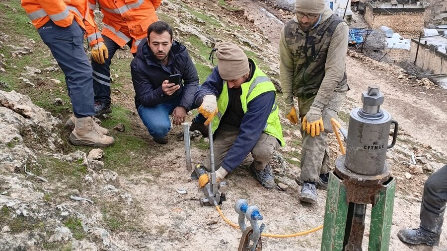– AFAD koordinasyonunda özel bir firmanın dağcılık eğitimi alan ekiplerince İdil ilçesinin Kentli köyünün çevresinde düşme
